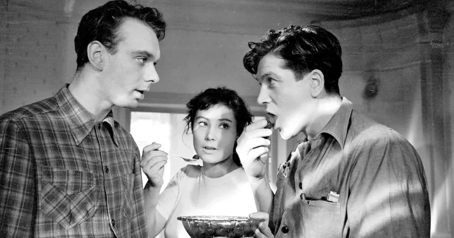 фото для статьи Министерство просвещения составило список приоритетных ремейков советских фильмов