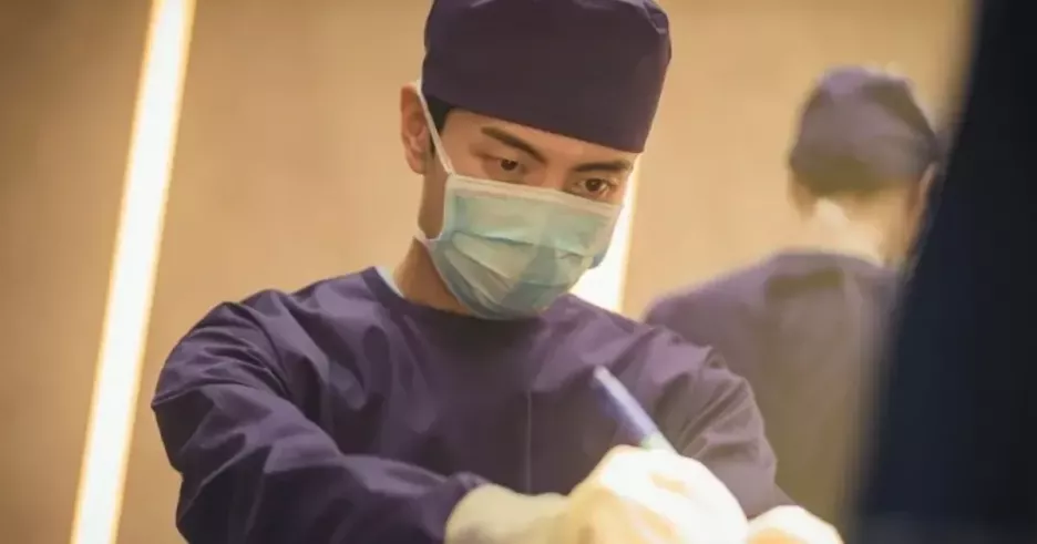 фото для статьи Ли Мин Ки изучал пластическую хирургию, чтобы сыграть доктора в дораме «Посмотри на меня»