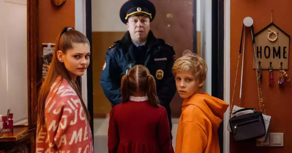 фото для статьи Юные герои комедийного сериала остались «Одни дома», когда их родители застряли на Камчатке