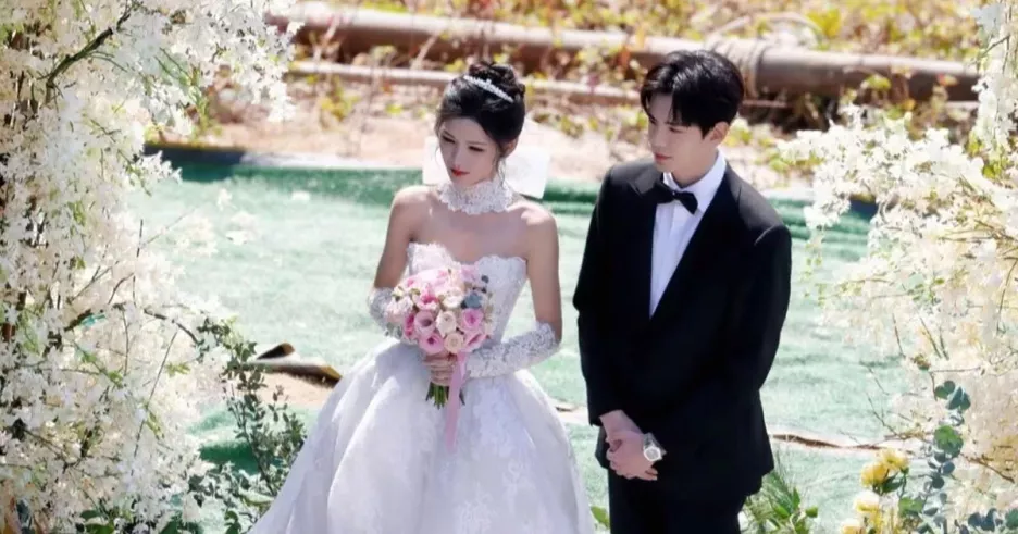 фото для статьи Опубликованы свадебные фото Чжан Юй Си и Би Вэнь Цзюня со съемок дорамы «Ласковые глаза»