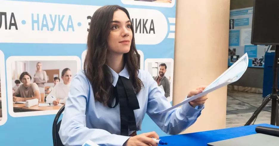 фото для статьи Фигуристка Евгения Медведева сыграла в комедии «Универ. Молодые» «зазвездившуюся» версию себя