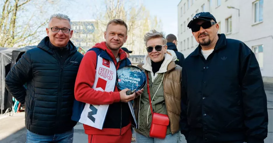 фото для статьи «Хороший парень» Яков Шамшин помогает полиции города, в котором проводят кулачные бои
