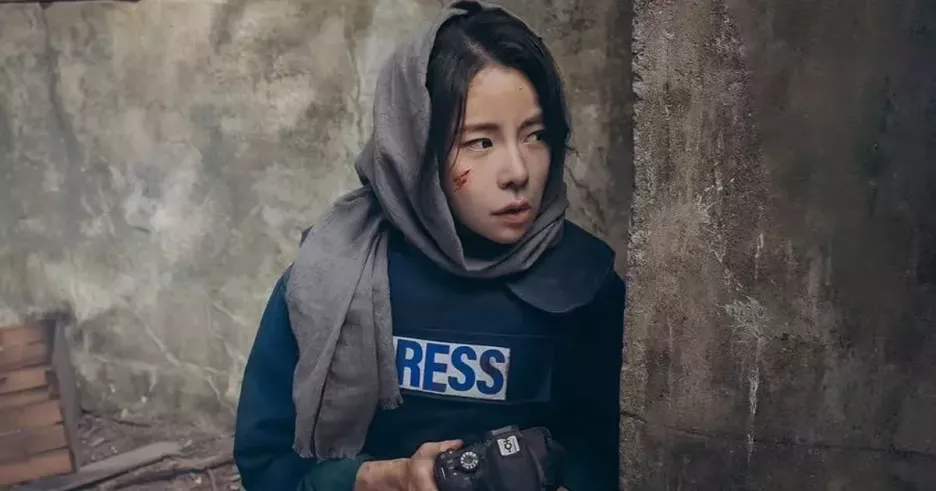 фото для статьи Лим Джи Ен в дораме «Раздражающая любовь» играет журналистку, в карьере которой начался хаос