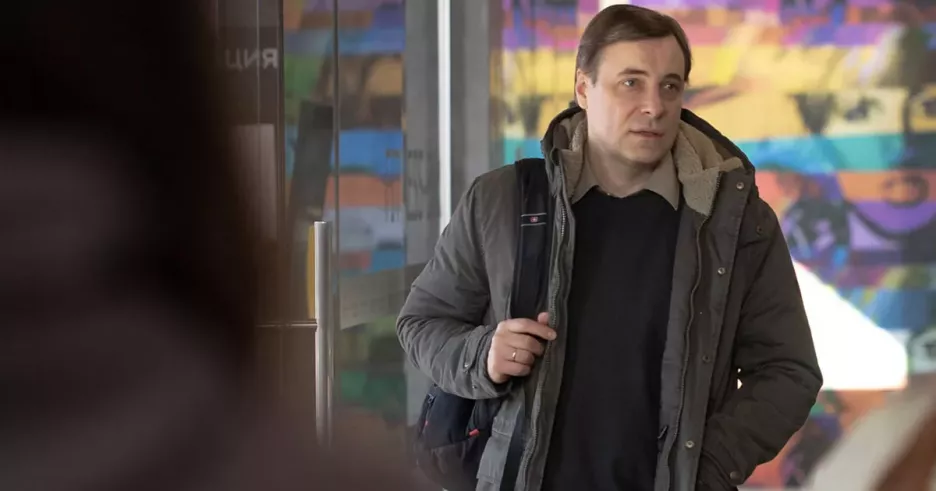 фото для статьи Завербованный Леонидом Бичевиным Евгений Цыганов передумал ехать в США в комедии «Уехать нельзя остаться»