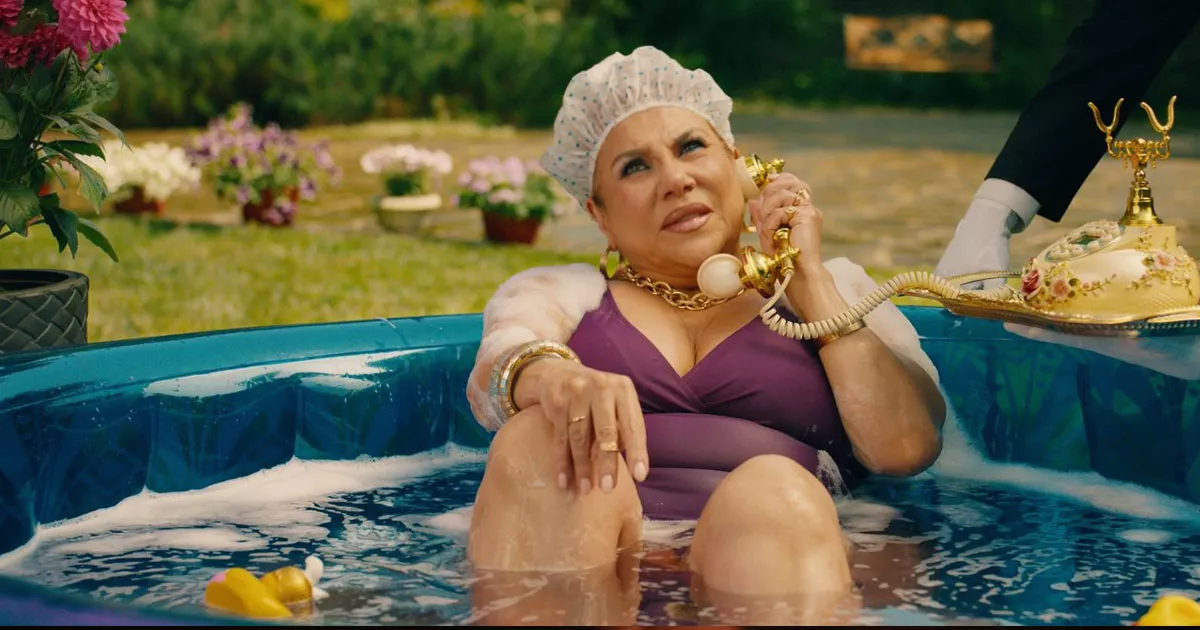 Нонна Гришаева, Камиль Ларин, Марина Федункив и Светлана Камынина в народной комедии «День рождения семьи»