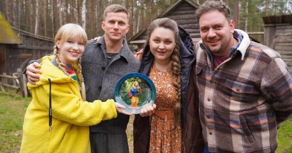 фото для статьи Ева Смирнова, Борис Дергачев и Роман Курцын снимаются в семейной комедии «Мой папа – медведь 2»