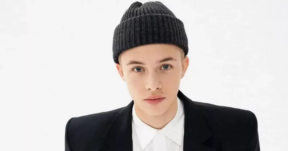 Если человек не хочет общаться. Не брать трубку когда звонит. Шутки про менеджеров по продажам. Не хочешь со мной общаться. Брать не хочу текст.