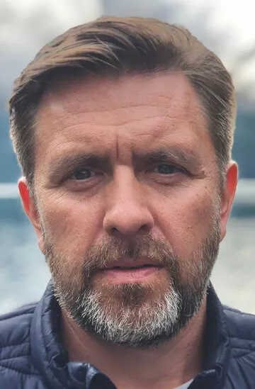 Влад Николаев