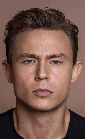 Деннис Моен