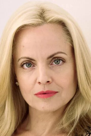 Мена Сувари