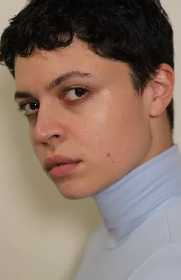 Анна Сари