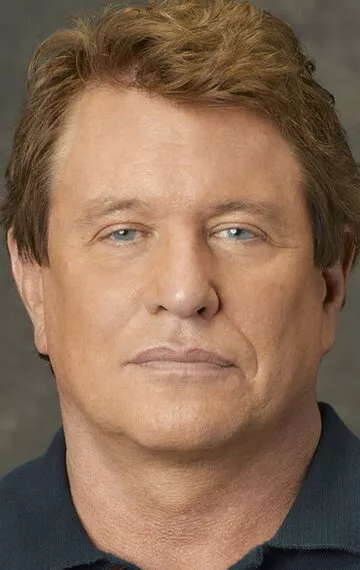 Том Беренджер